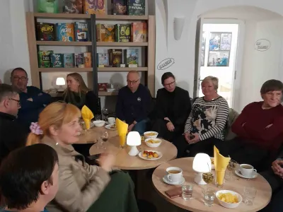 Posezení u číše vína