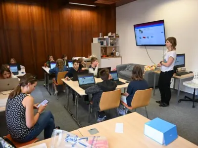 Programovatelné a robotické pomůcky v umělecké činnosti