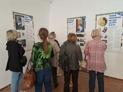 Výjezdní seminář pravidelných Hrátek s pamětí do Muzea Vyškovska u příležitosti výstavy Cesta do robotovy duše, která byla věnována 100. výročí napsání hry R.U.R. (Rossum's Universal Robots) Karla Čapka