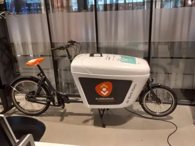 Elektro kolo pro rozvoz knih
