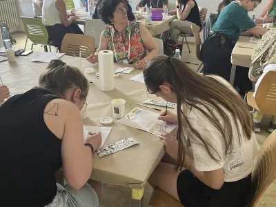 Velmi úspěšný byl workshop tisku z měděných desek a kolorování map podle dobových postupů na Masarykově univerzitě, realizovaný ve spolupráci s Grafickou školou umění a designu