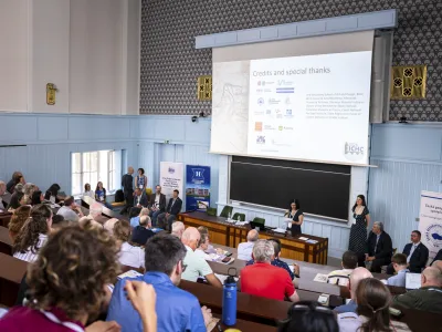 Úvodní zahájení 31. mezinárodní konference o dějinách kartografie ve Velké geologické posluchárně historické budovy Přírodovědecké fakulty Univerzity Karlovy v Praze