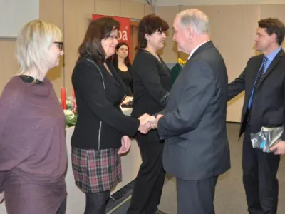 Obecní knihovna ve Ctidružicích přebírá ocenění