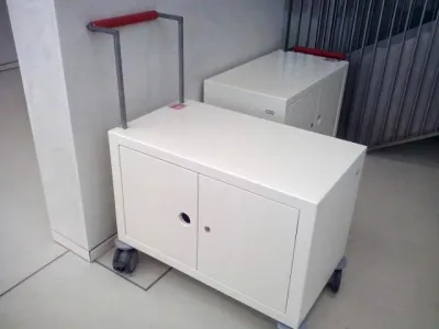 Skříňka k zapůjčení ve Státní knihovně v Berlíně (Unter den Linden) Foto: Marie Šedá Skříňka k zapůjčení ve Státní knihovně v Berlíně (Unter den Linden) Foto: Marie Šedá