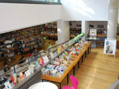 Pobočka Městské knihovny Berlin-Mitte v Luisenbad – interiér Foto: Miroslav Bünter