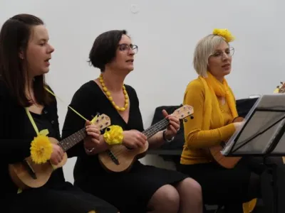 Dámské ukulele uskupení BabyBanda Dámské ukulele uskupení BabyBanda