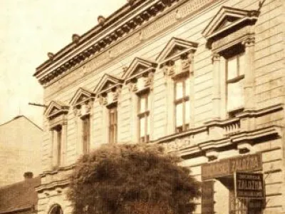 Budova bývalé Občanské záložny, ve které knihovna sídlí dodnes