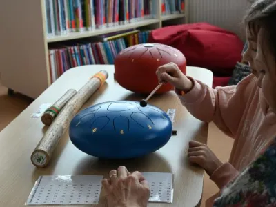 Muzikoterapie v Masarykově veřejné knihovně Vsetín Muzikoterapie v Masarykově veřejné knihovně Vsetín