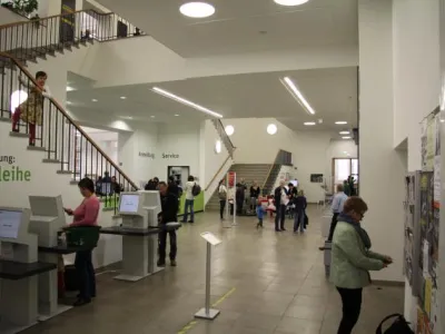 Eingangsfoyer Stadtbibliothek LSB