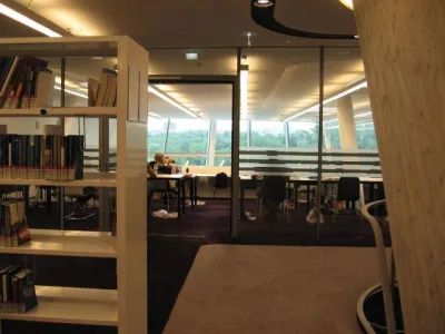 Studovna ve vysunuté horní části budovy Studovna ve vysunuté horní části budovy