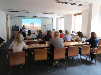 Mgr. Adéla Dilhofová vítá účastníky setkání