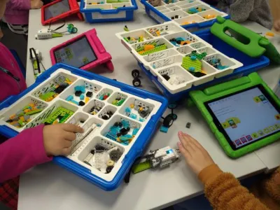 Ozoboti a „robotizace“ ve vzdělávání Ozoboti a „robotizace“ ve vzdělávání