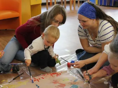 Škvrňata a batolata do knihovny na to tata  Škvrňata a batolata do knihovny na to tata