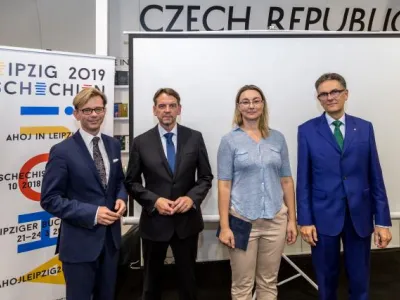 Otevření českého stánku - zleva: Martin Krafl, ředitel MZK Tomáš Kubíček  náměstkyně ministra kultury ČR Kateřina Kalistová a ředitel knižního veletrhu v Lipsku Oliver Zille