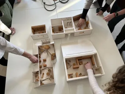 Vyrobené modely dle návrhů interiérů knihoven Vyrobené modely dle návrhů interiérů knihoven