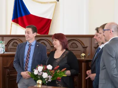 Knihovnická osobnost Jihomoravského kraje 2020 Mgr. Ilona Salajková, ředitelka městské knihovny Mikolov, fotografie Pavel Němec Knihovnická osobnost Jihomoravského kraje 2020 Mgr. Ilona Salajková, ředitelka městské knihovny Mikolov, fotografie Pavel Němec