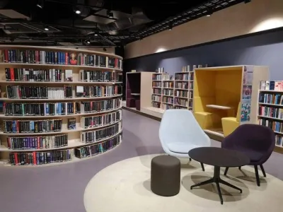 Moje domácká knihovna v obchodním centru