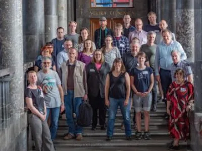 Vystoupali jsme po monumentálním schodišti z černého mramoru… Foto: Maj Blatnik Vystoupali jsme po monumentálním schodišti z černého mramoru… Foto: Maj Blatnik