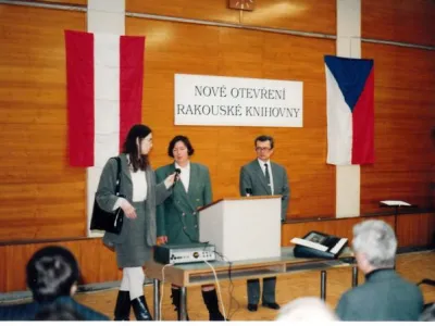 zleva: Hanna Vintr, rakouská lektorka, Dagmar Lastovecká, primátorka města Brna, Jaromír Kubíček, ředitel MZK