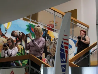 Účastníci fotografují