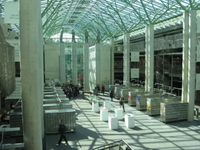 Biblioteka Uniwersytecka w Warszawie - ústřední hala