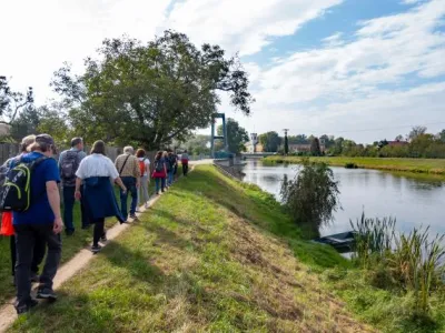 Přes Veselé je chodníček Přes Veselé je chodníček