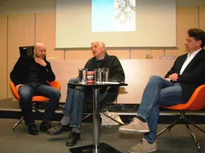 Výstavu u Milanu Kunderovi doplnila 14.5. rovněž beseda "Románový svět Milana Kundery", jíž se zúčastnil šéfredaktor vydavatelství Host Miroslav Balaštík, rozhlasový redaktor Tomáš Sedláček a Tomáš Kubíček, ředitel MZK