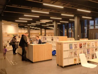 Přístavba: hlavní pult, čítárna časopisů