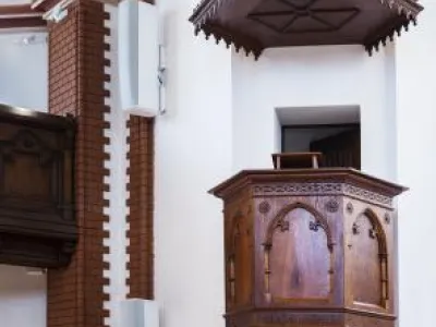 Červený kostel po rekonstrukci - kazatelna