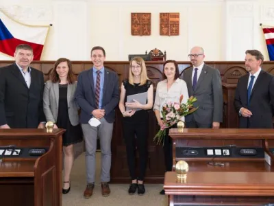 Místní knihovna Litobratřice, zleva pan místostarosta Milan Kadlečík, Kateřina Juřicová, regionální metodička, Mgr. Jan Grolich, hejtman JmK, Mgr. Eliška Zichová