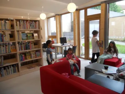 Interiér Obecní knihovny Moravany u Brna