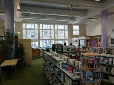 Od roku 1940 se toho ve Fountainbridge Library přiliš nezměnilo, alespoň ne stavebně.