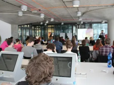 Obr.4 Kapotované terminály, v popředí. Foto: Tereza Simandlová, NTK Obr.4 Kapotované terminály, v popředí. Foto: Tereza Simandlová, NTK