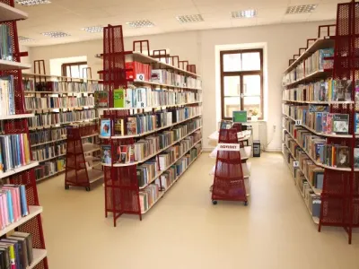 Městská knihovna Znojmo - výpůjční oddělení s volným výběrem