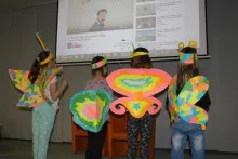 Noc s Andersenem - tvorba motýlích křídel