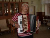 Oslava mezinárodního dne seniorů - harmonikářka, paní Winklerová