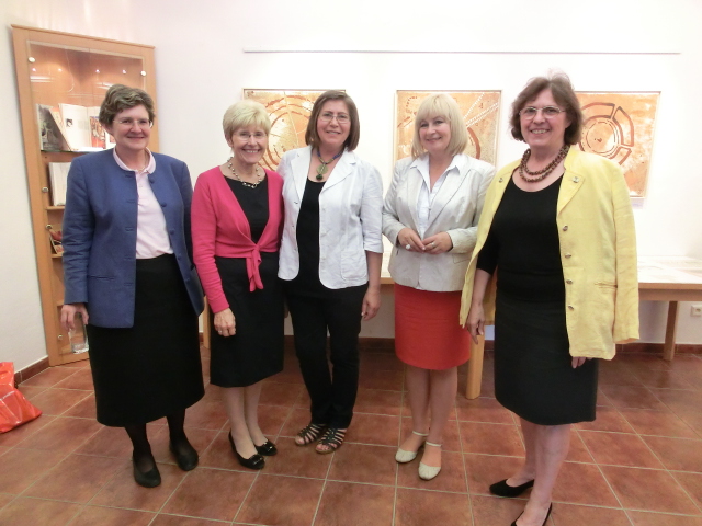 Zleva: Mag. Natascha Grilj, LAbg. Marianne Lembacher, Irena Ráček, Věra Mašková, Reg.Rät. Christine Dollinger