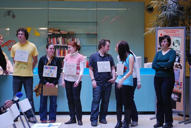 Březen – měsíc čtenářů 2010 v podání studentů Informačních studií a knihovnictví v Brně